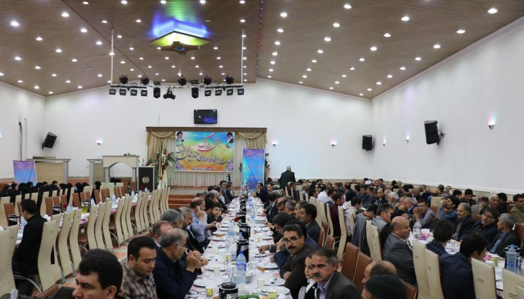 خیرین بناب در جشن گلریزان ۷۰۰ میلیون ریال کمک کردند خیرین بناب در جشن گلریزان ۷۰۰ میلیون ریال کمک کردند